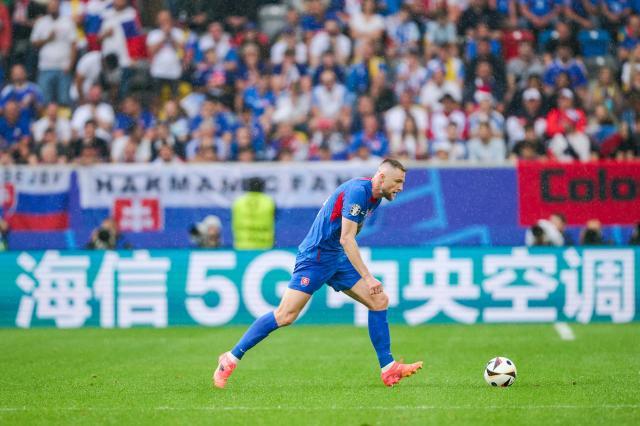 乐鱼app官方-王勤伯:踢了半场古代足球后,乌克兰拯救了自己