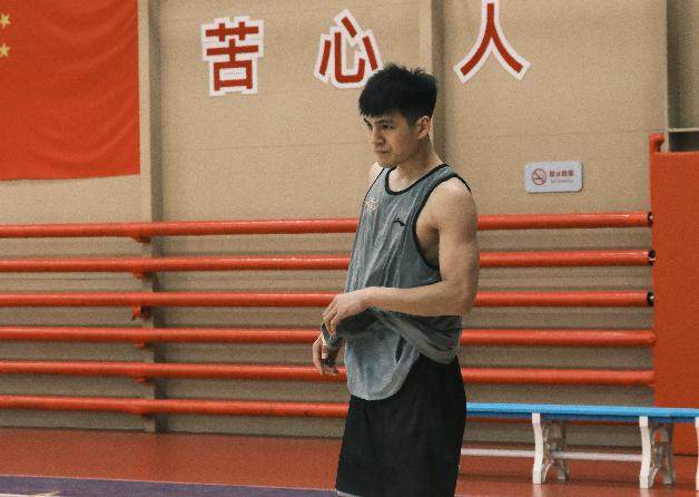 乐鱼电竞平台-状元郎新赛季定位大前锋 陈国豪：CBA，我准备好了！