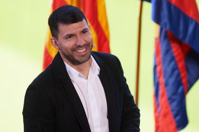 乐鱼体育-阿圭罗3月跟家人踢踢球 5月回曼城庆英超首冠10年